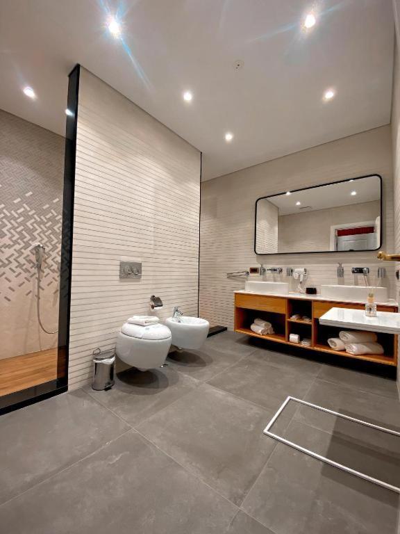 Crown Boutique Hotel Durrës Exteriör bild