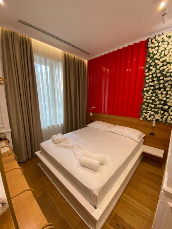 Crown Boutique Hotel Durrës Exteriör bild