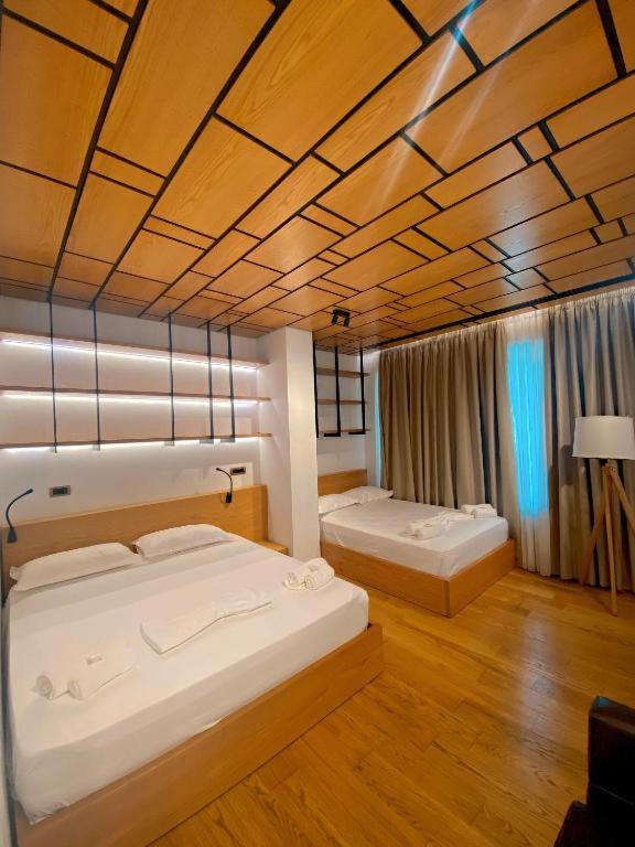 Crown Boutique Hotel Durrës Exteriör bild