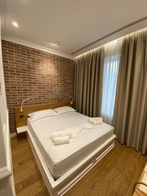 Crown Boutique Hotel Durrës Exteriör bild