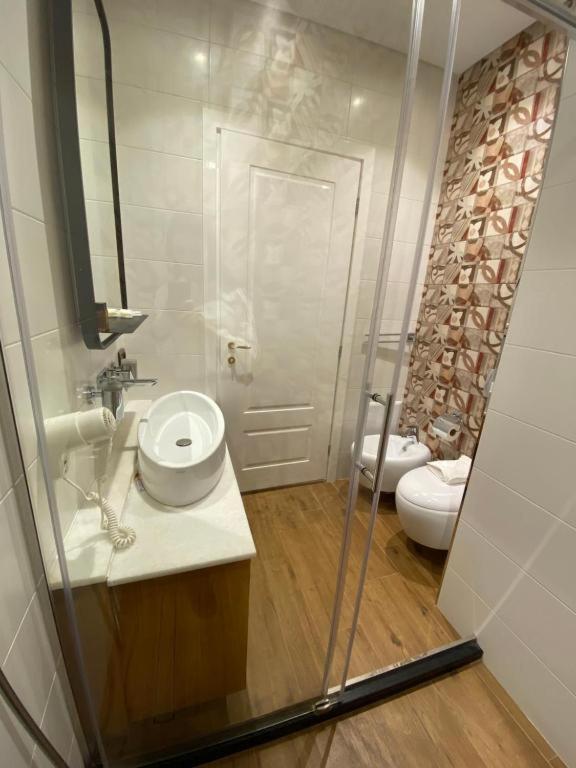Crown Boutique Hotel Durrës Exteriör bild