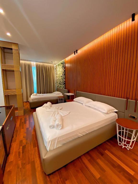Crown Boutique Hotel Durrës Exteriör bild